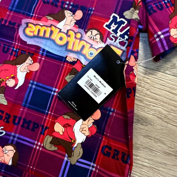 Disney Grumpy Seven Dwarfs Scrub Top Size M Red Plaid Print Health Care Unisex - Picture 13 of 16